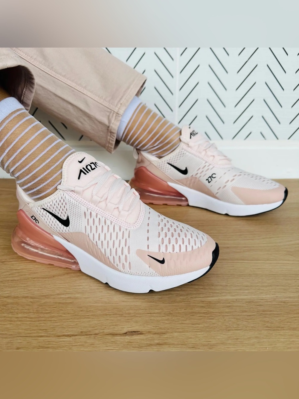 Nike Air Max 270 Sneakers - Picture 3 of 10